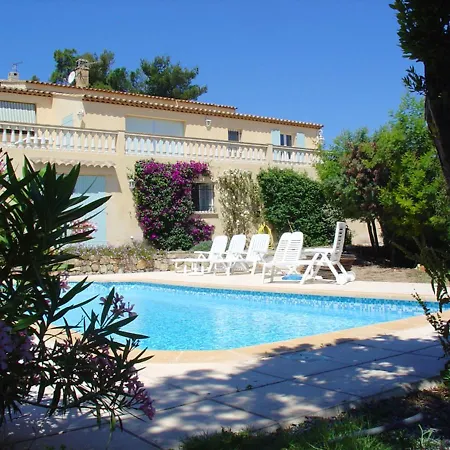 De 4 Chambres Avec Vue Sur La Piscine Privee Et Jardin Clos A A 1 Km De La *